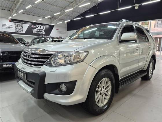 TOYOTA HILUX SW4 3.0 SRV 4X4 16V TURBO INTERCOOLER DIESEL 4P AUTOMÁTICO TOYOTA HILUX SW4 3.0 SRV 4X4 16V TURBO INTERCOOLER DIESEL 4P AUTOMÁTICO